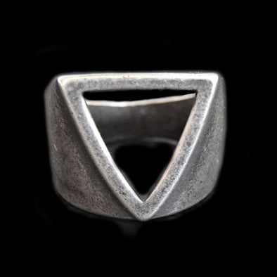 TRIANGLE RING