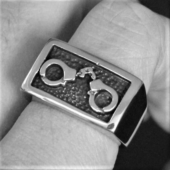 HANDCUFF RING