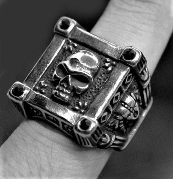 ROYAL SKULL RING