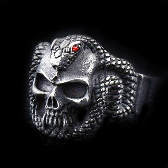 SNAKE BITE SKULL RING