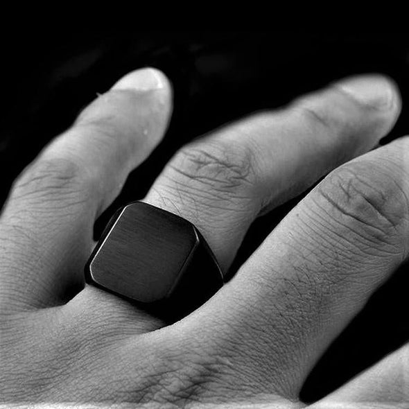 SQUARE BLACK RING